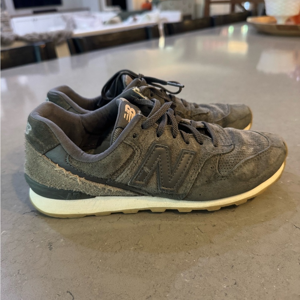 Women’s New Balance 696- Charcoal and Cream suede Sneakers